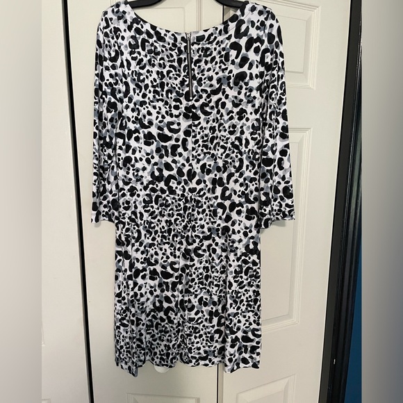 Dress. Black and white animal print by Tommy Bahama - Picture 1 of 3